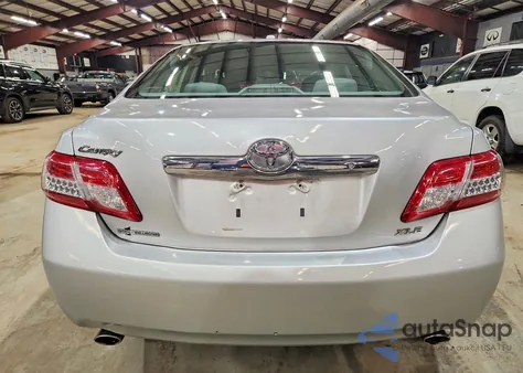 2010 Toyota Camry Se z USA, uszkodzony, nr VIN 4T1BK3EK2AU099120